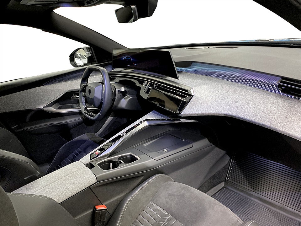 Bild på Peugeot E-3008 GT Ultimate 214hk Aut - B-KAMERA, EL-BAKLUCKA