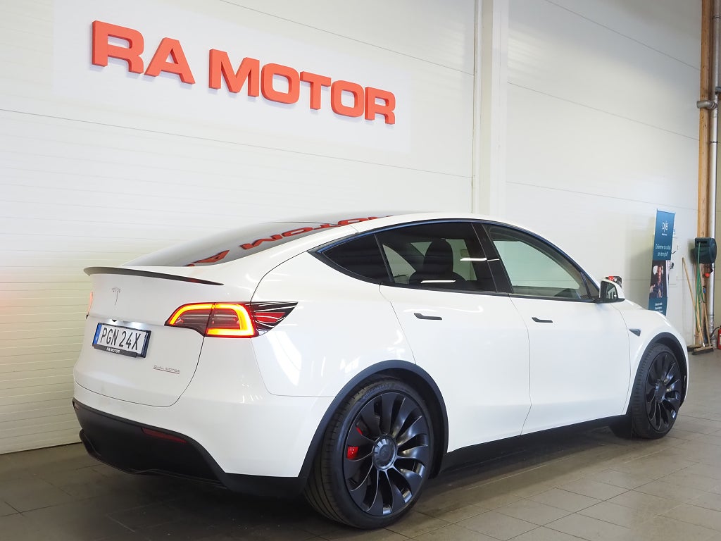 Tesla Model Y Performance 534hk AWD | Dragkrok | Panorama | Moms | 2023