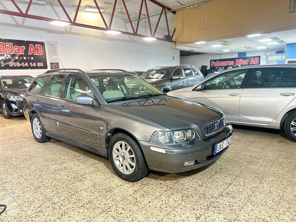 Volvo V40 1.8 Ny Besiktigad & Ny Servad 