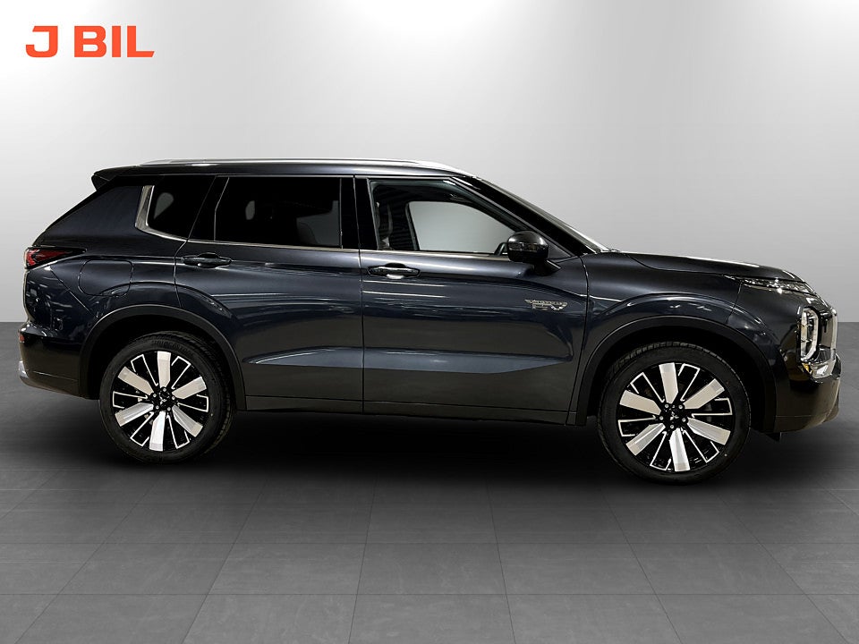 Bild på Mitsubishi Outlander Instyle+ PHEV 306hk Aut 4WD PANO B-KAMERA ELSTOL