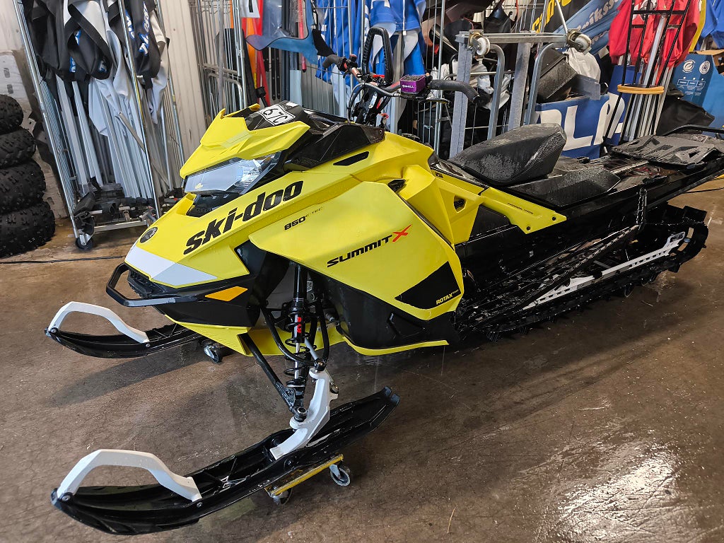 Ski-Doo Summit X 850 154"  