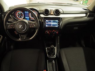 Halvkombi Suzuki Swift 15 av 23