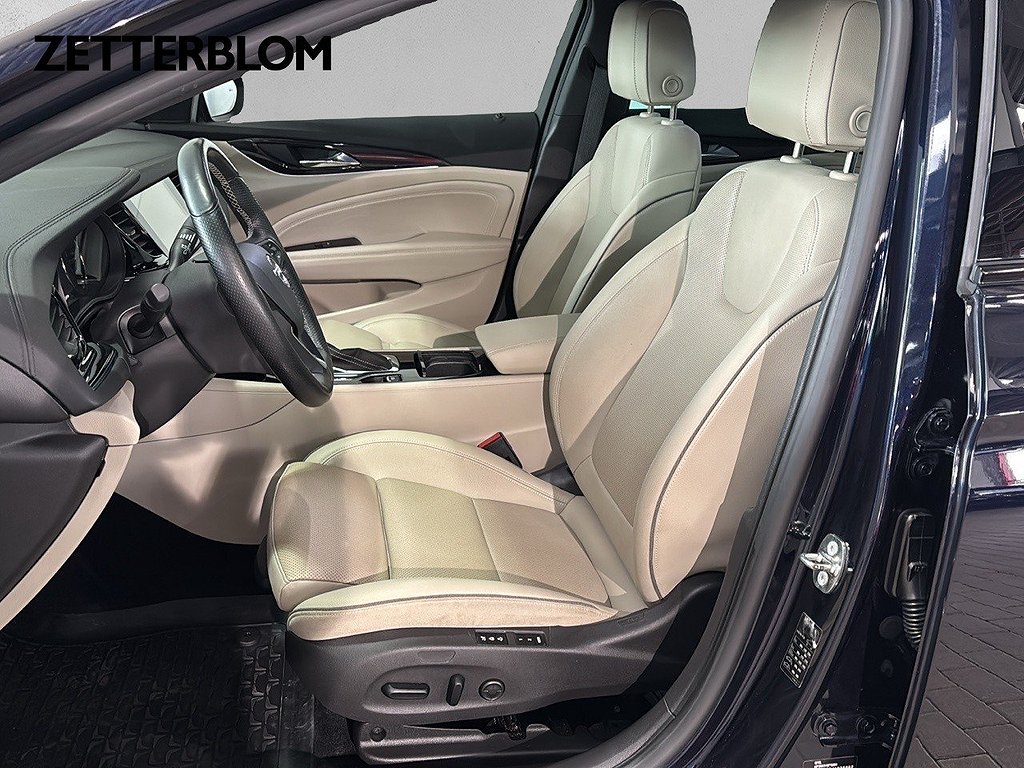 Sedan Opel Insignia 7 av 17