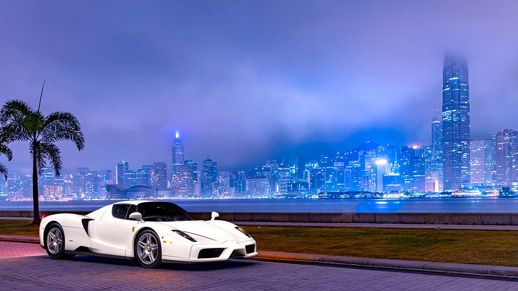 Det här exemplaret av  Ferrari Enzo är det enda i färgen Bianco Avus. Foto: RM Sotheby's