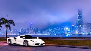 Det här exemplaret av  Ferrari Enzo är det enda i färgen Bianco Avus. Foto: RM Sotheby's