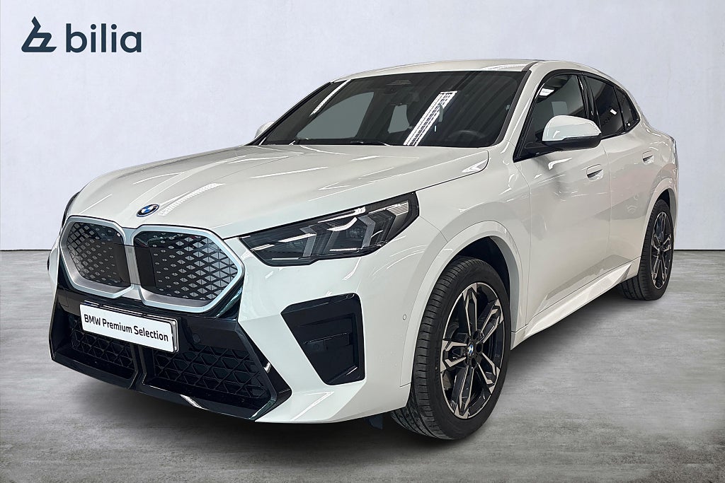 BMW iX2 xDrive 30 M-Sport | Aktiv farth. | Drag | Tonade rutor