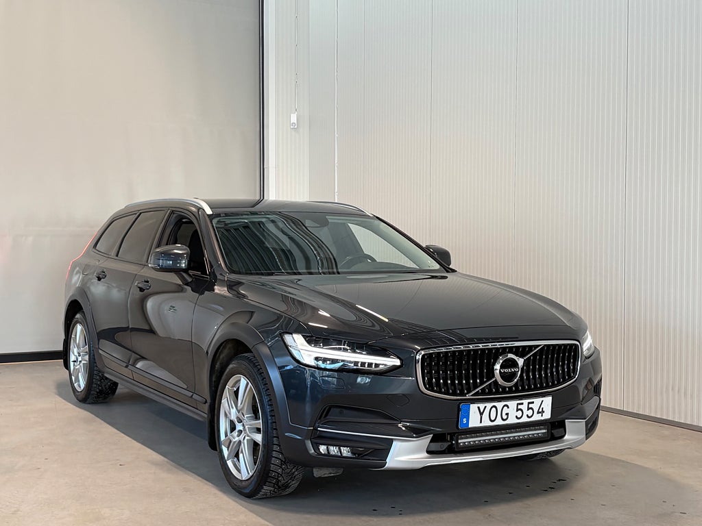 Volvo V90 Cross Country D5 AWD Momentum Drag D-värm Voc Dubb Ingen ADblue