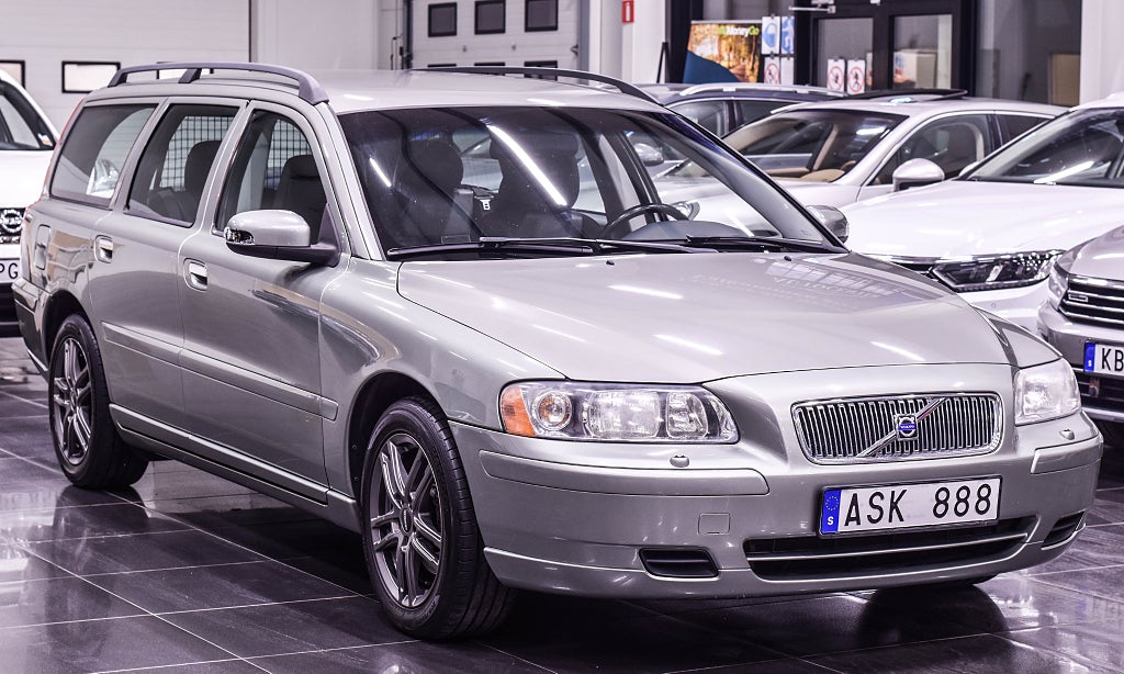 Volvo V70 2.4 Classic, Kinetic Euro 4 Manuell|Välservad|Nyservad