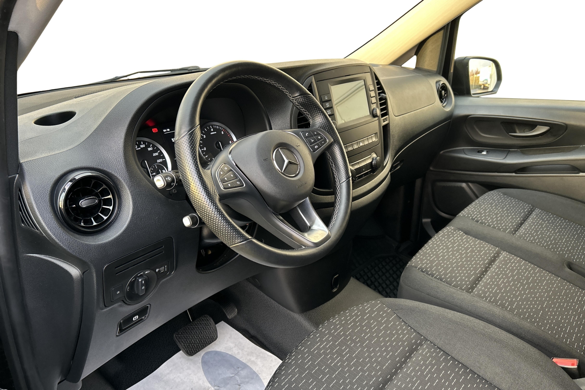 Mercedes-Benz eVito 2024, bild 7/10
