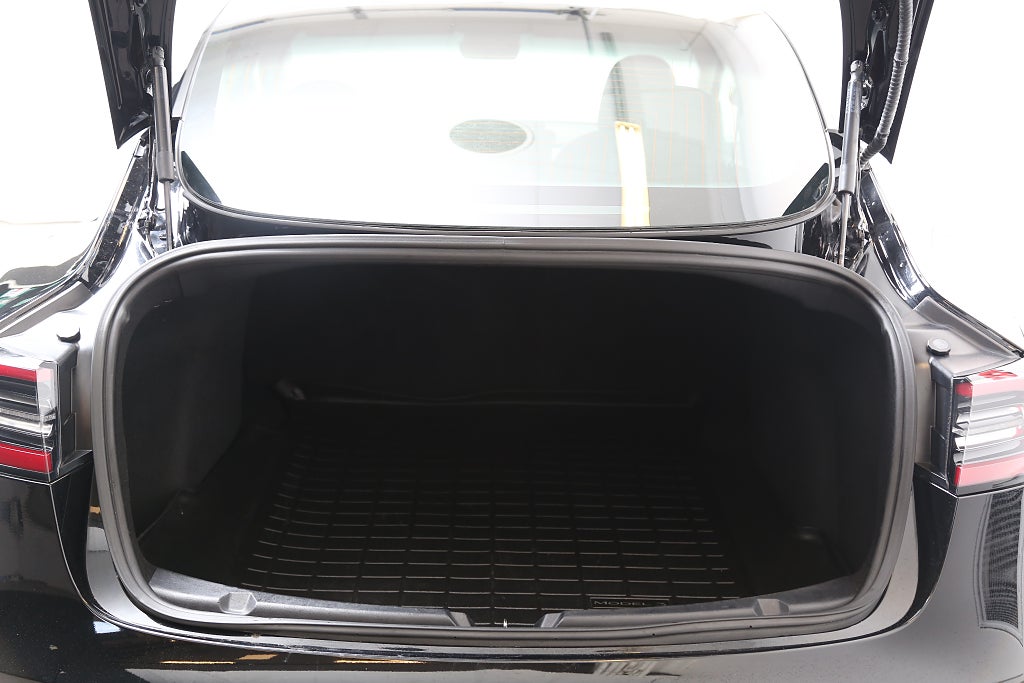 Tesla Model 3 Long Range AWD | Pano | B-Kamera | Skinn | 2019