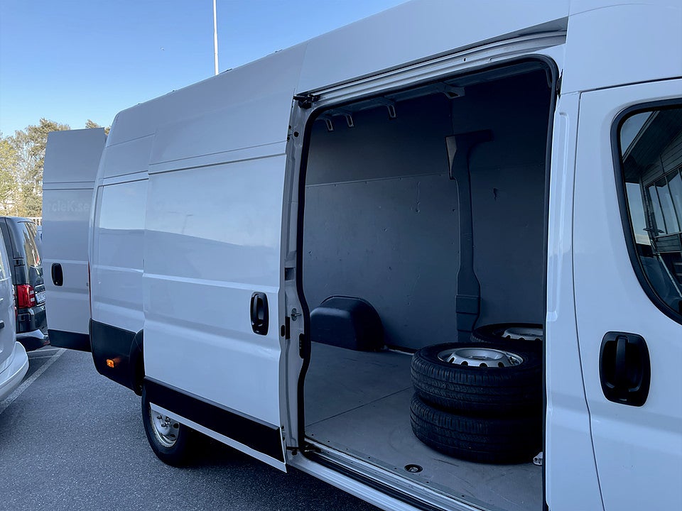 Bild på Peugeot Boxer PRO+ 335 2.2 BHDi 165hk L4H3 435 B-KAMERA DRAG