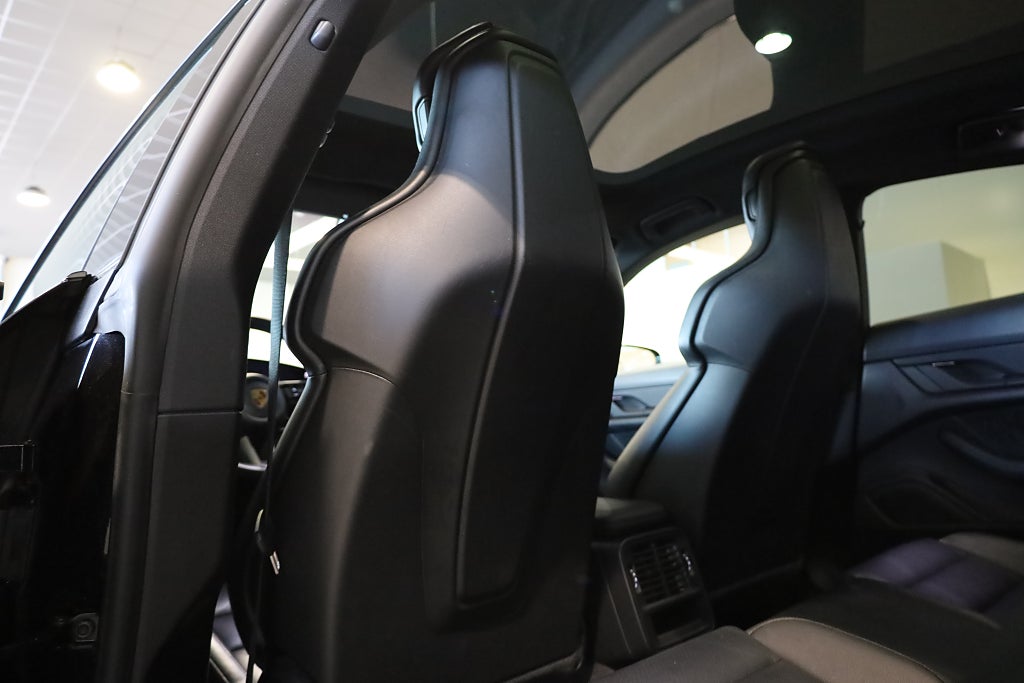 Porsche Taycan 4S DD+ 571HK Navi Pano Kamera Sport Chrono Matrix 2020