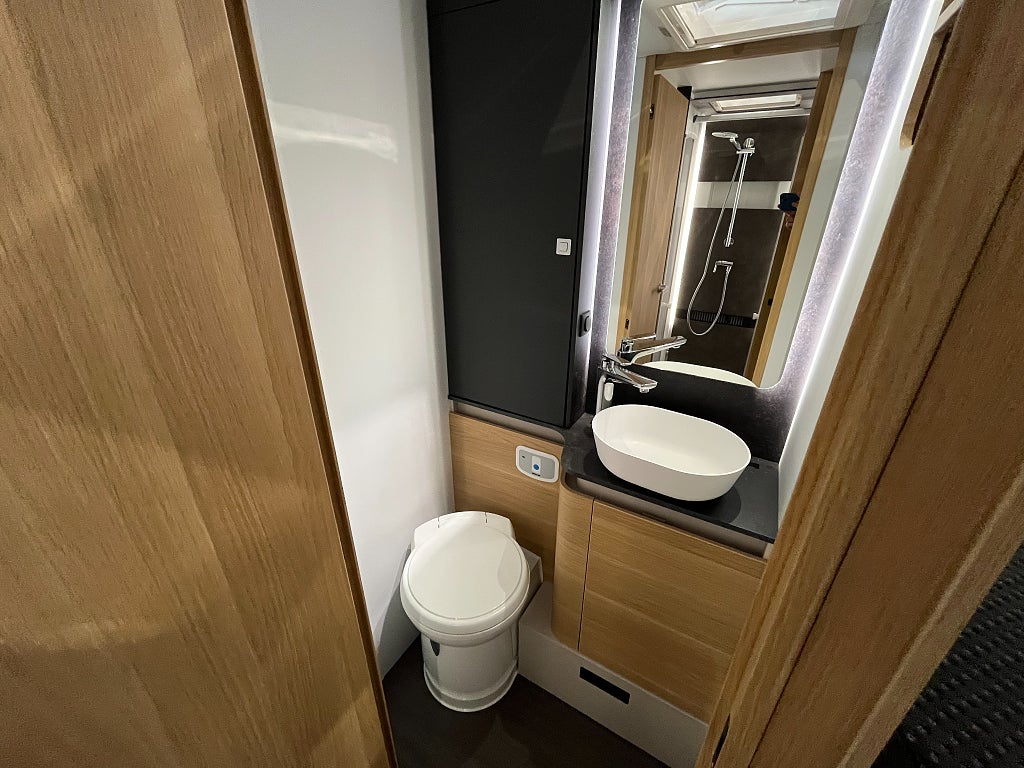 Adria Coral Plus 670 SL /ALDE/Automat 9vxl/Solcell/Dubbla bo - Adria