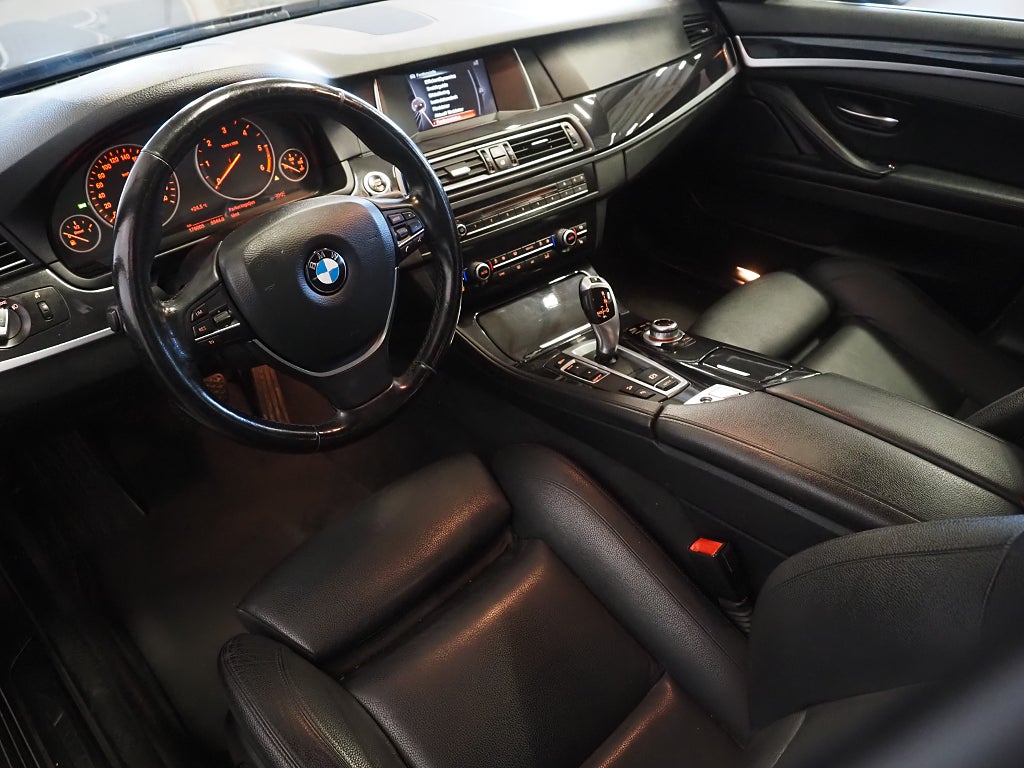 BMW 520d xDrive 190hk Touring Steptronic |Drag|D-värm|Skinn| 2016
