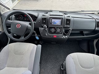 Husbil-halvintegrerad Adria Coral 670 SL AUTOMAT 2 av 10