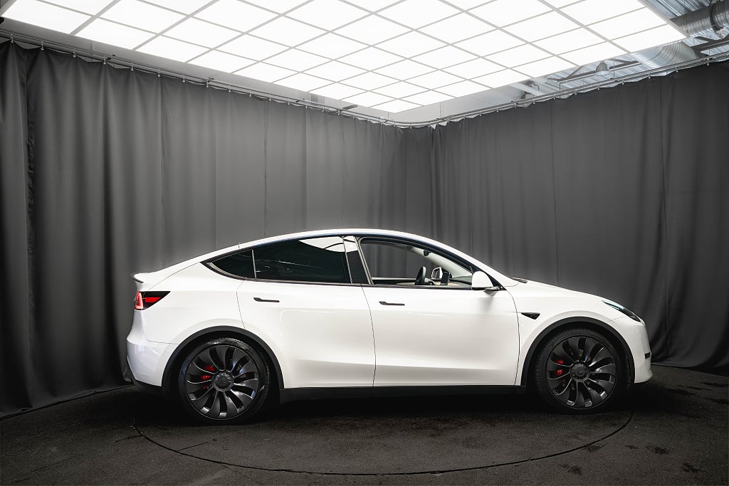 Tesla Model Y Performance AWD DRAG PANO 21' LÄDER 93%SoH 1-ÄGARE MOMS