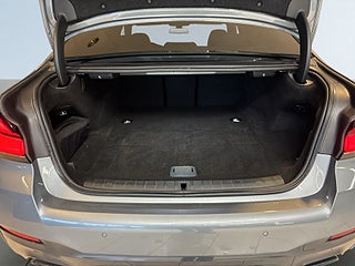 BMW 530e xDrive Sedan M Sport MOMS Drag Pvärme B-kamera S&V-däck – bild 12