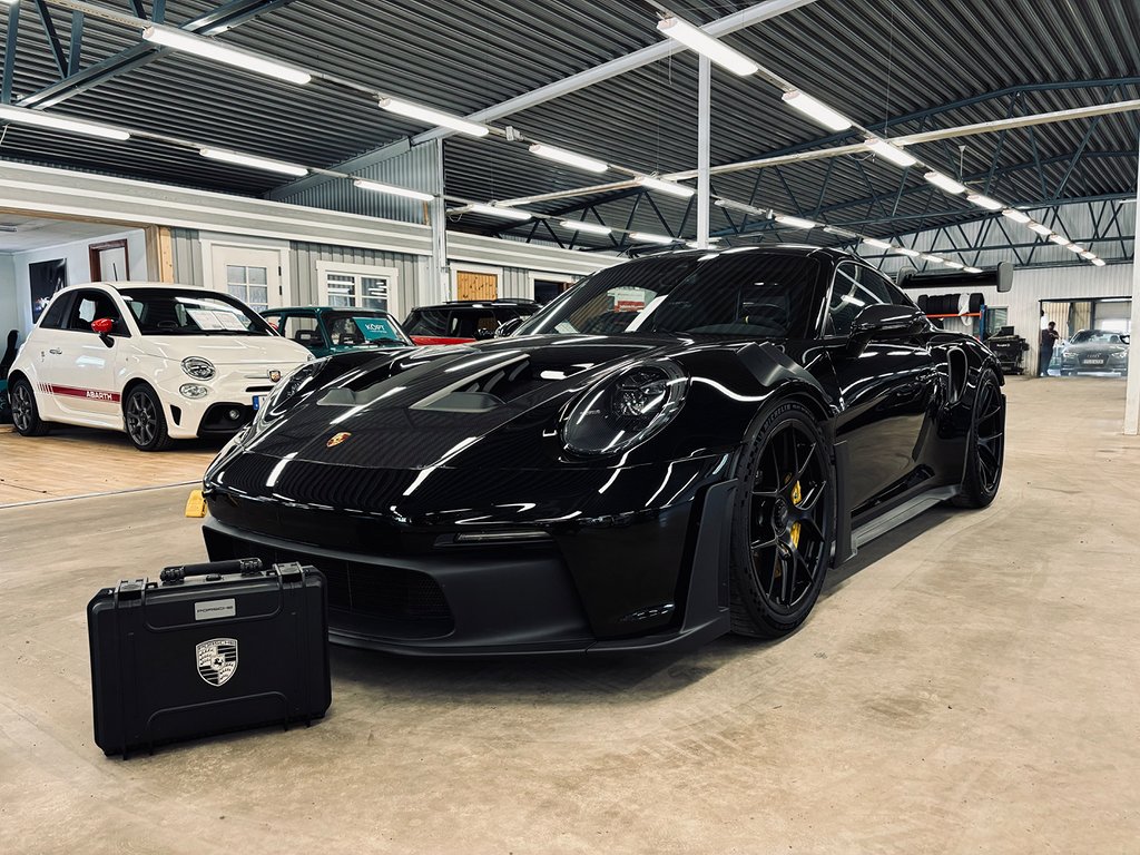 Porsche 911 992 GT3 RS 525HK Weissach Moms 