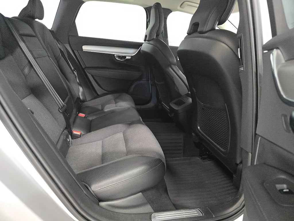 Volvo V90 Cross Country B4 AWD Momentum | V-hjul Drag Värmare VOC
