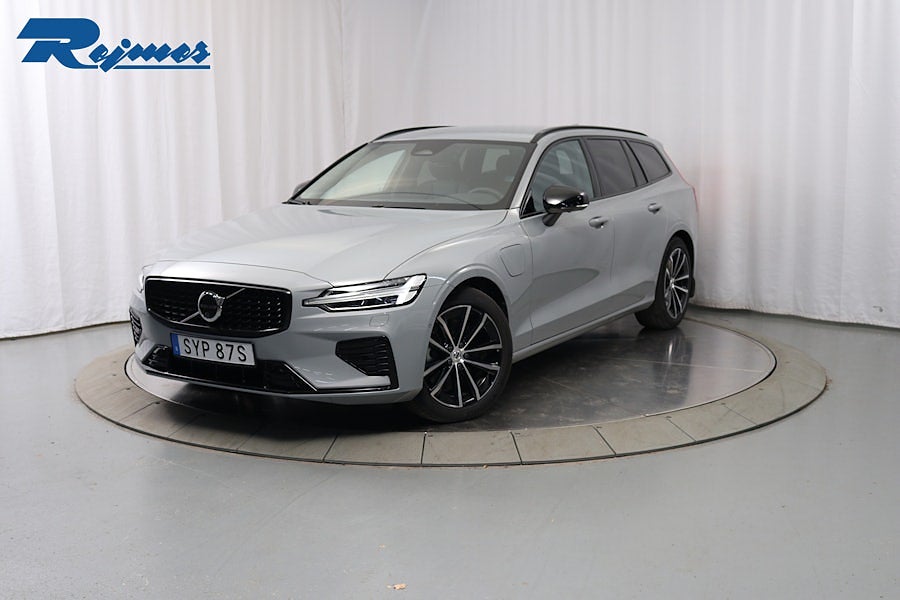 Volvo V60 T6 Plus Dark Nordic Edition/Drag/360-Kam/H&K/BLIS