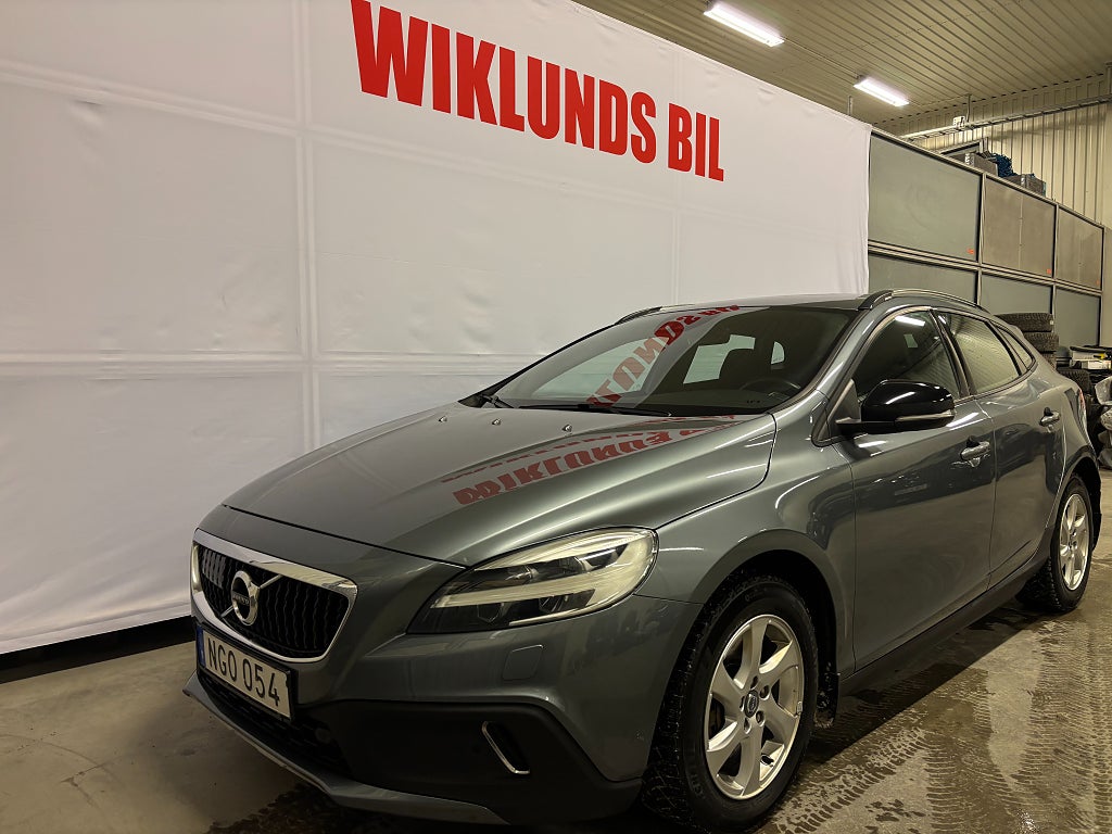 Volvo V40 Cross Country D3 Geartronic Momentum 150hk P-värmare Back GPS Blis 