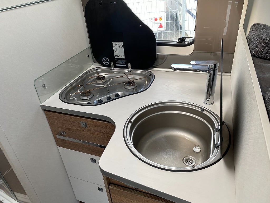 Dethleffs Trend 7057 / B-körkort / Taksäng / Långbädd / Garage / 4495kr/må - Dethleffs