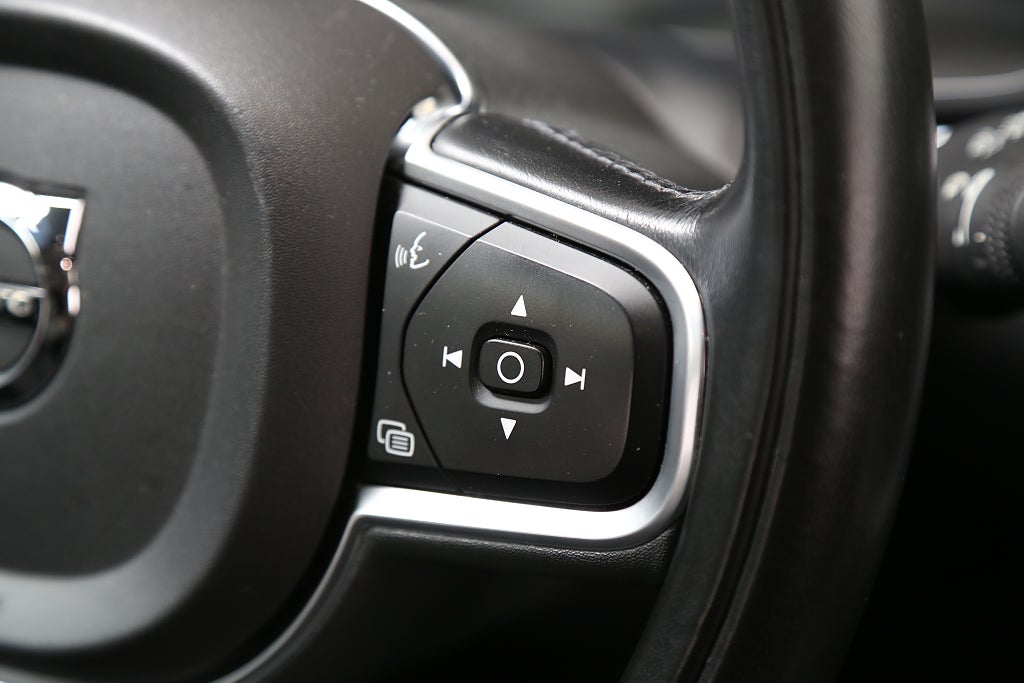 Volvo XC60 T5 250hk Momentum SE ll Aut VOC CarPlay