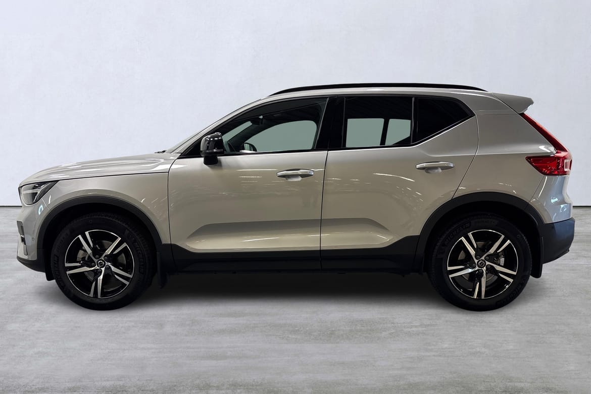 Volvo XC40 B3 FWD Bensin Plus Dark 2025, bild 2/10