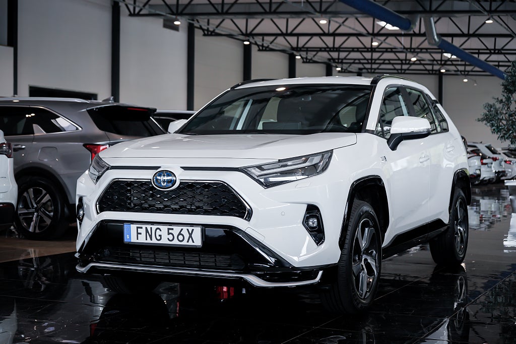 Toyota RAV4 Plug-in Hybrid E-CVT Active | Kamera  | Rattvärme | LED