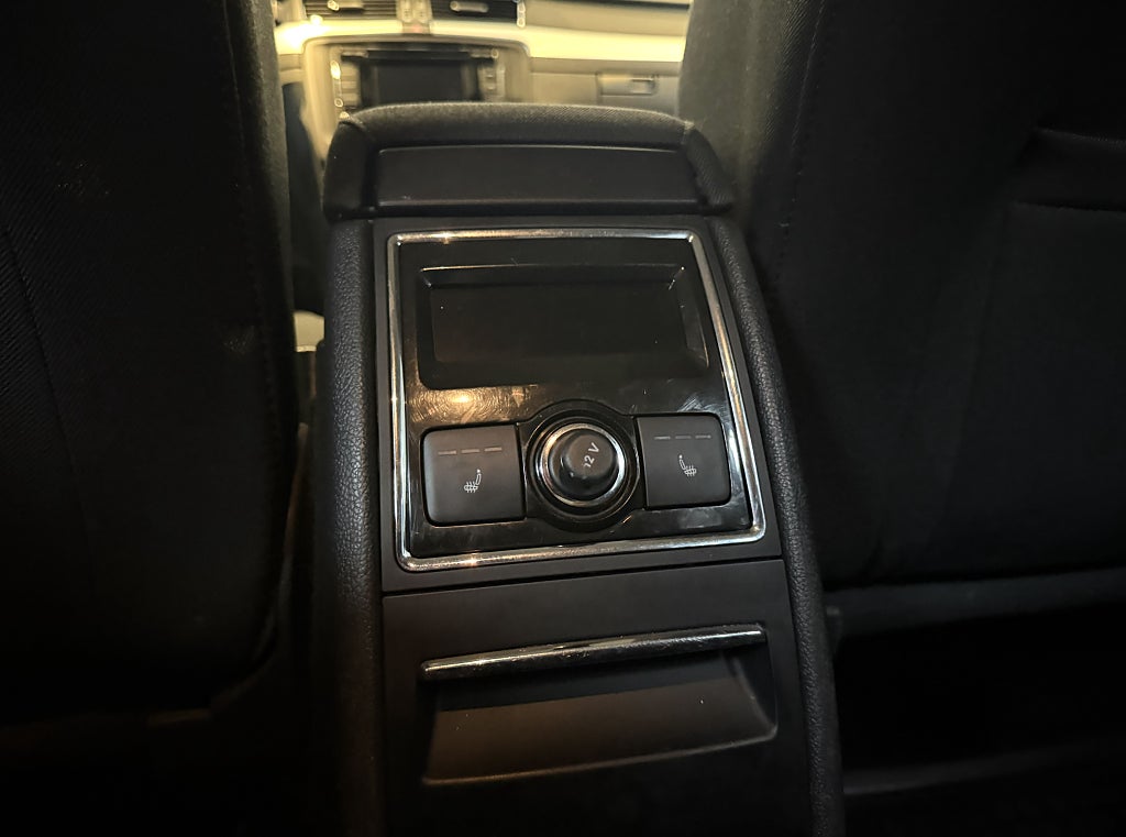 Skoda Superb Kombi 2.0 TDI 4x4 Ambition DRAG NYKAMREM MOTORVÄRMARE