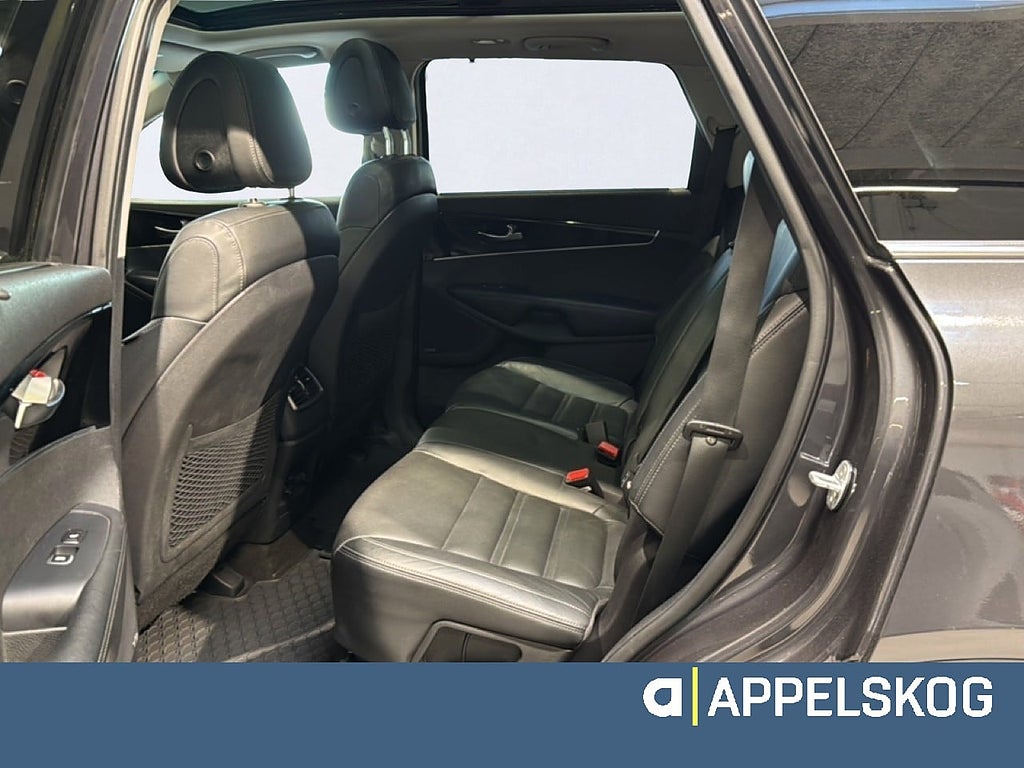 Kia Sorento 2.2 CRDi AWD |DRAG|PANORAMA|7-SITS|RÄNTA 3,99%|V-HJUL| thumbnail