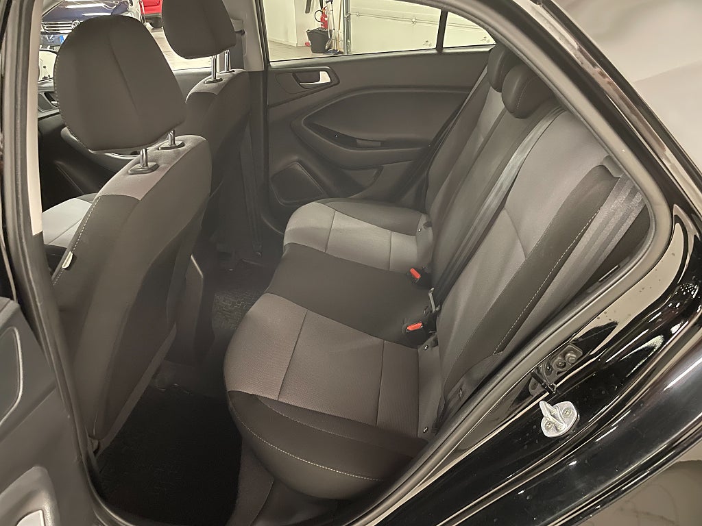Hyundai i20 1,4 Active Automat 101Hk