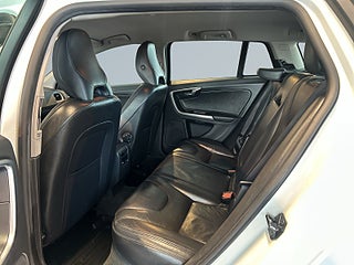 Volvo V60 D4 AWD Aut Momentum Dvärm/Skinn/Drag/Psens/Xenon