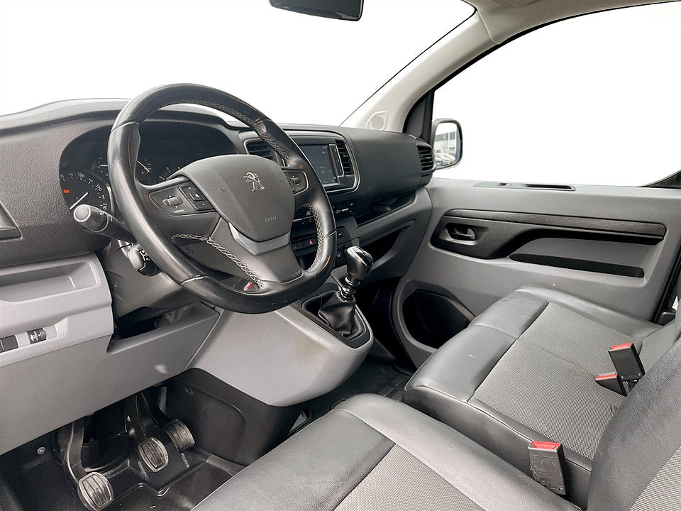Bild på Peugeot Expert PRO+ 120Hk – Värmare / Inredning
