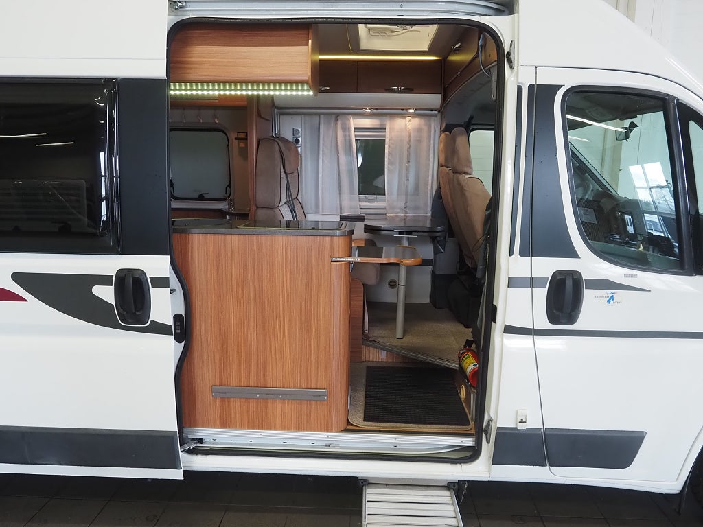 Adria Twin SP 120hk | Markis | Dragkrok | Under 6m | Plåtis 2011