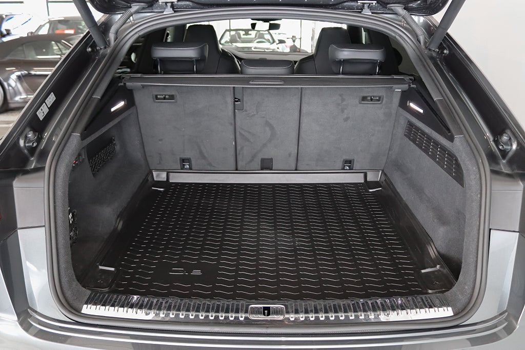 Audi Q8 50 TDI Quattro S Line Matrix B&O Panorama Dragkrok