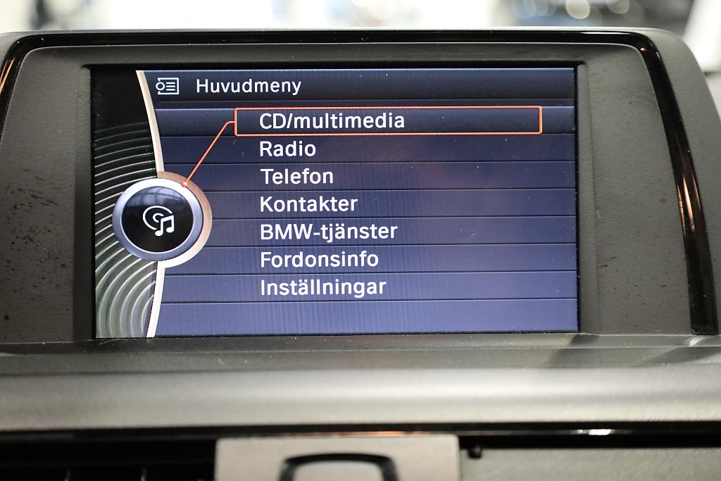 BMW M135i AUT M-Sport 320hk H&K Läder Blåtand Nyservad 2013