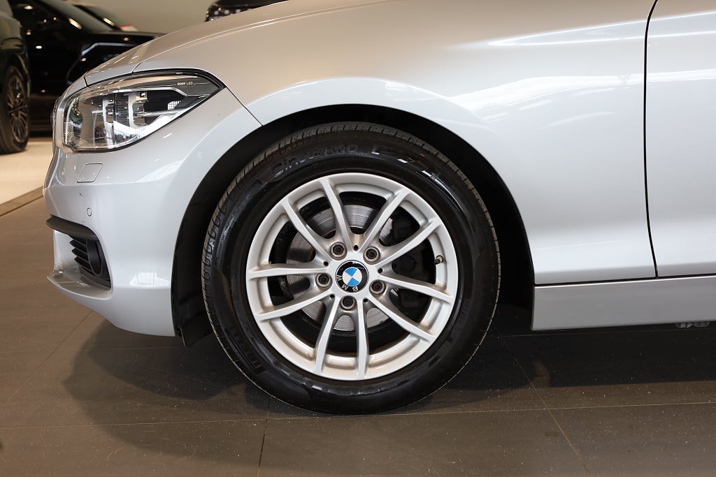 BMW 118I Steptronic Advantage PDC Connected Blåtand 2017