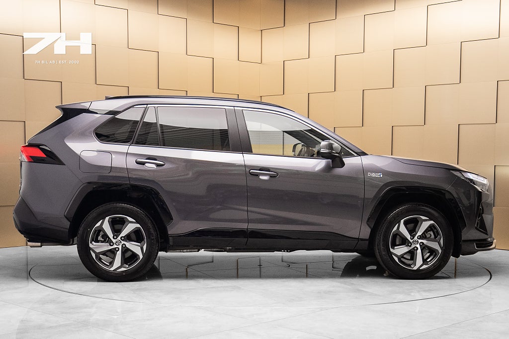Toyota RAV4 Plug-in Hybrid X EDITION / Farthållare / Kamera