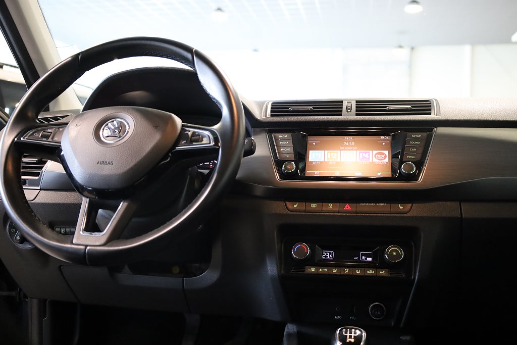 Skoda Fabia 1.2 TSI Style M-Värme CarPlay PDC Blåtand 2017