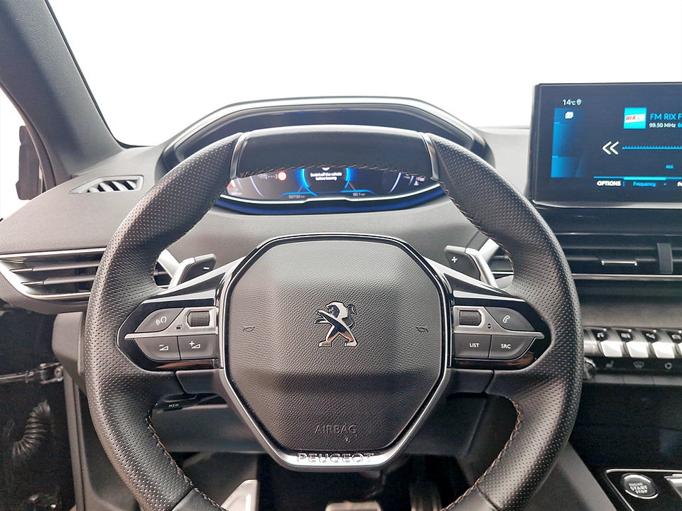 Bild på Peugeot 5008 GT 1.2 PT 130hk Aut 7-SITS B-KAMERA CARPLAY