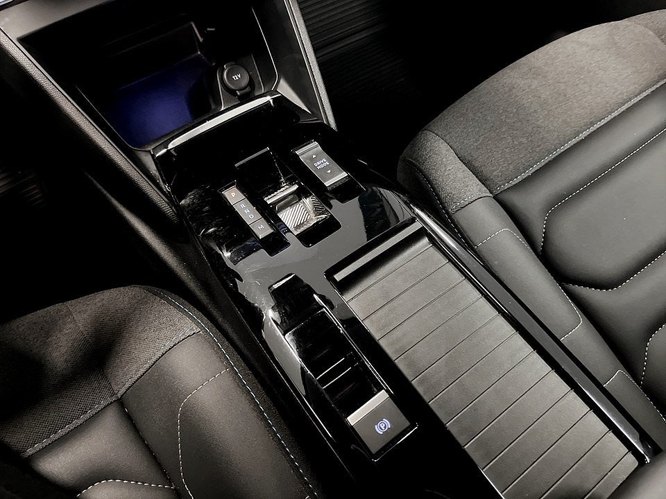 Bild på Citroën C4 Shine 1.2 PT 130hk Aut - B-KAMERA, RATTVÄRME