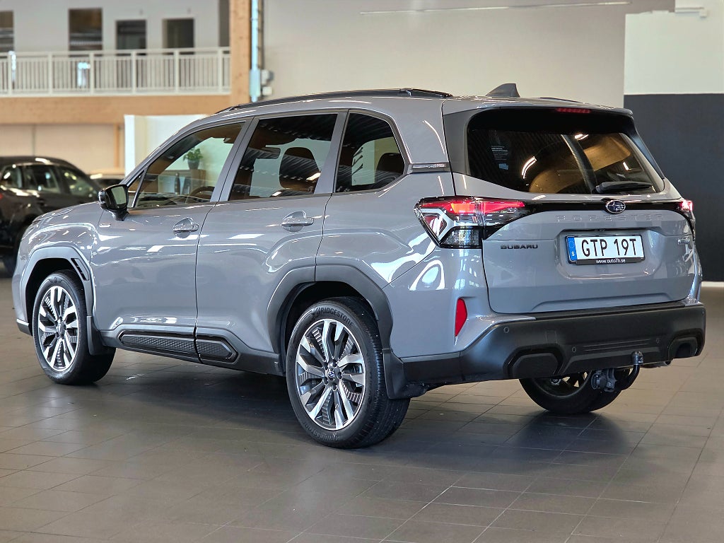 Subaru Forester Limited e-Boxer XFuel /Låg skatt/Drag/Motorvärmare