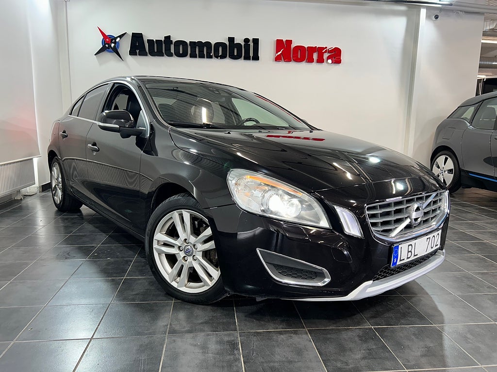 Volvo S60 D5 AWD Geartronic Summum Drag/Blis/Skinn/Navi/Adaptiv