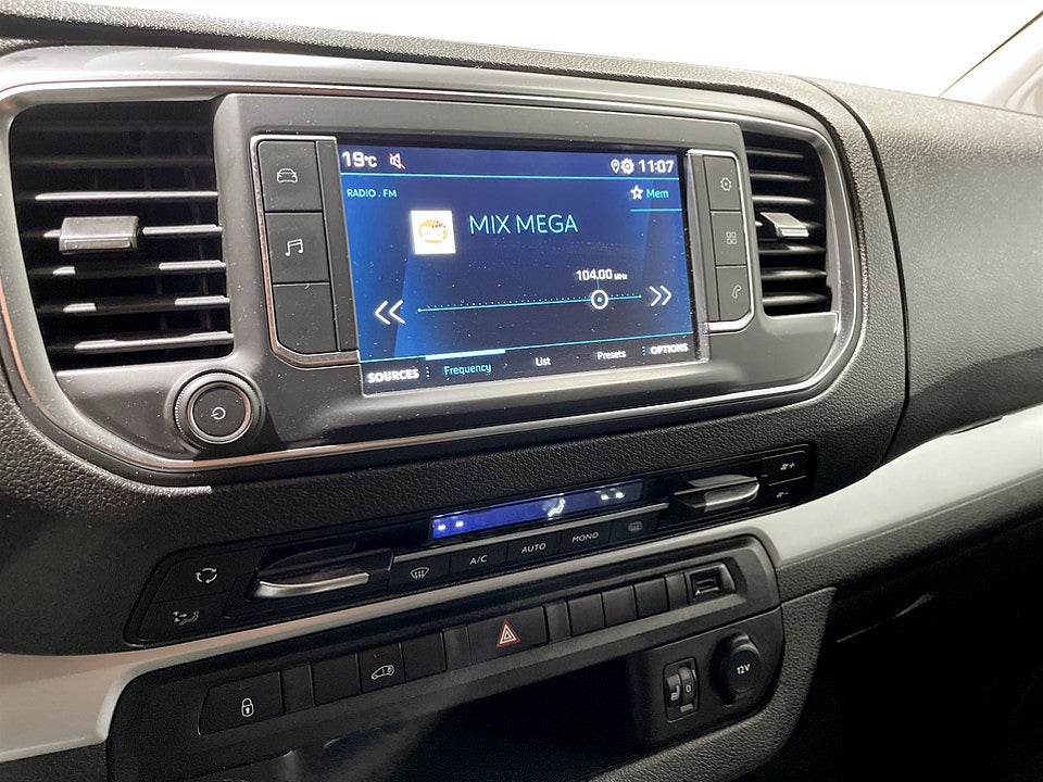 Bild på Peugeot Expert PRO+ 2.0 BHDi 145hk Aut L3 B-KAMERA DRAG