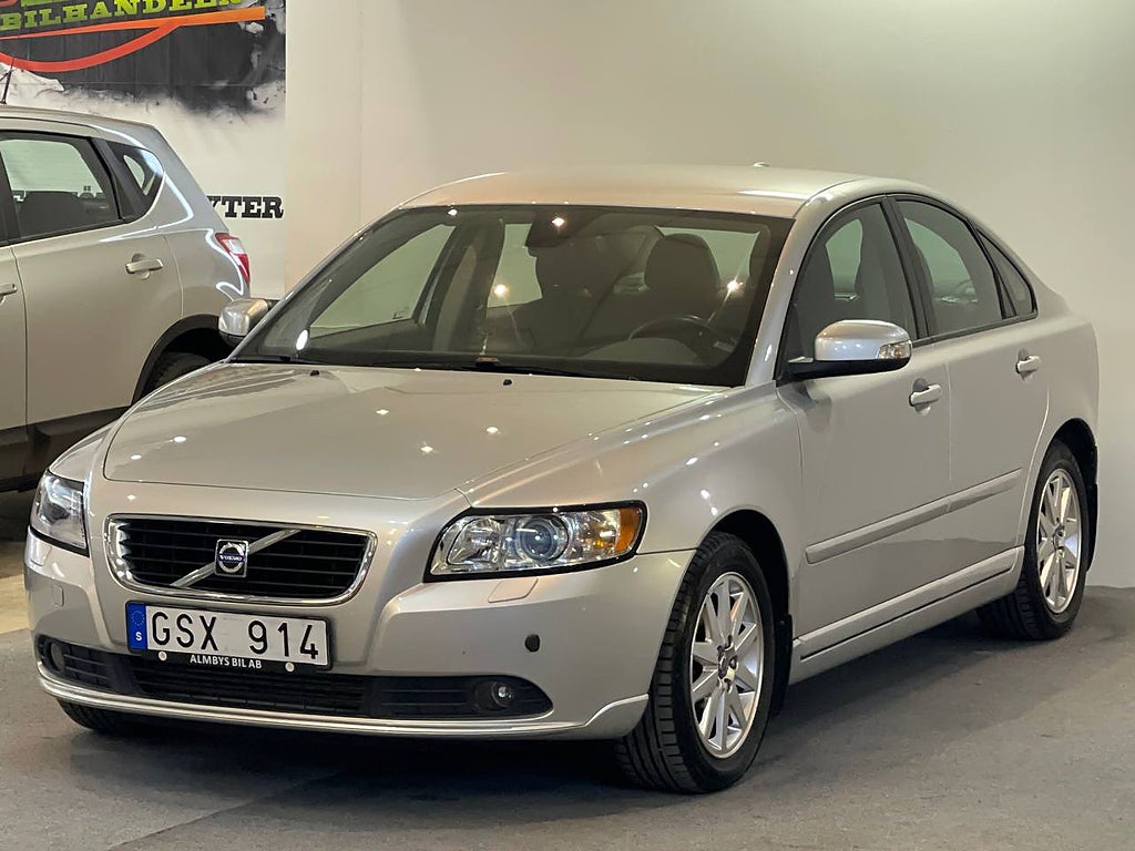 Volvo S40 T5 MOMENTUM AUTOMAT ( 9000 MIL ) DRAG NY BESIKTAD NY SERVAD