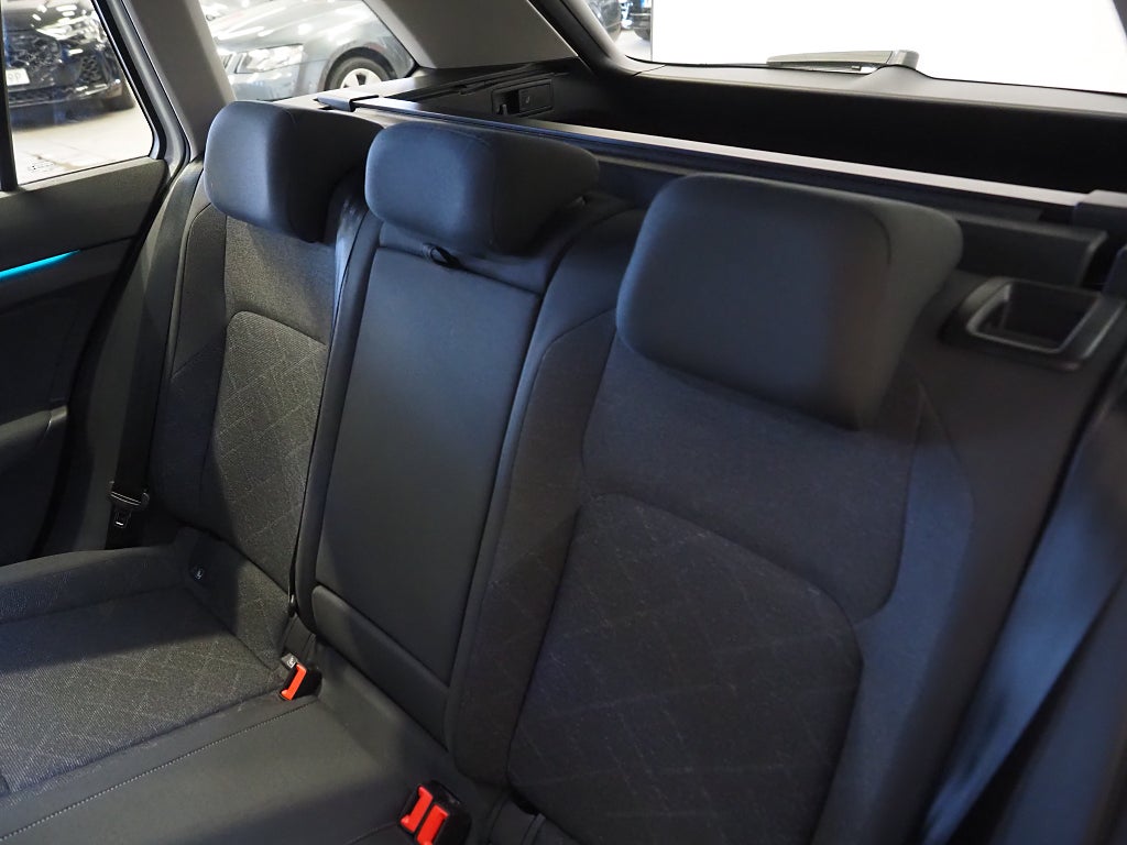 Volkswagen Golf SC 1.5 TSI 150hk Kamera P-Värmare Lane Assist Moms