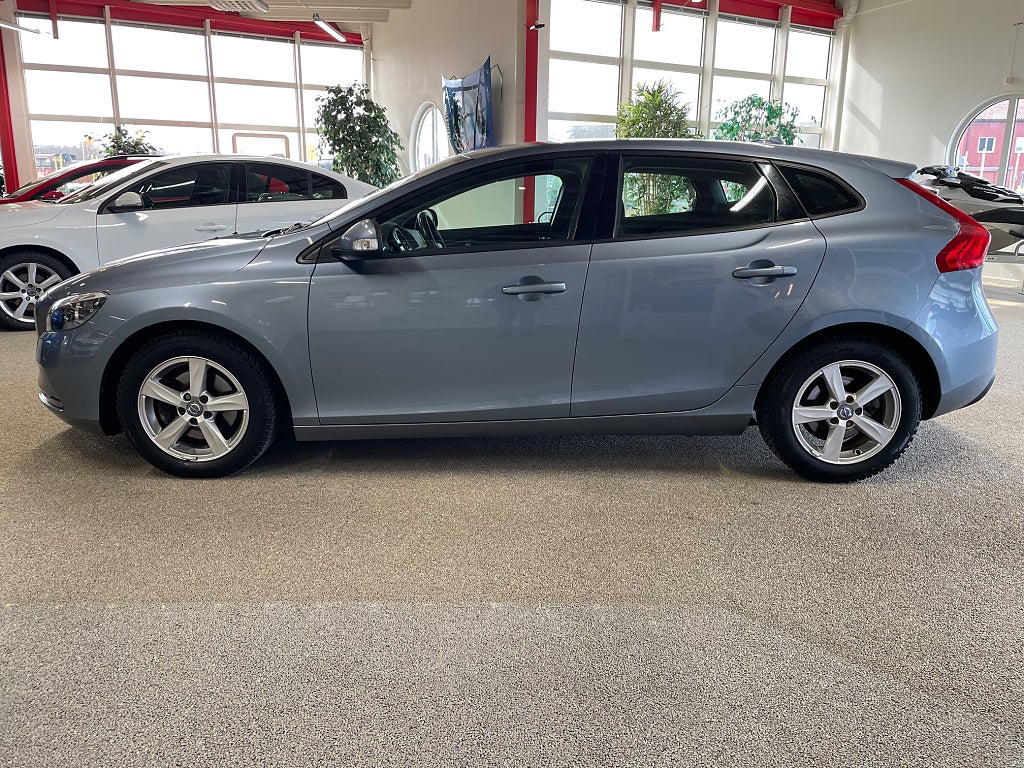 Volvo V40 2017 - miniatyr 2