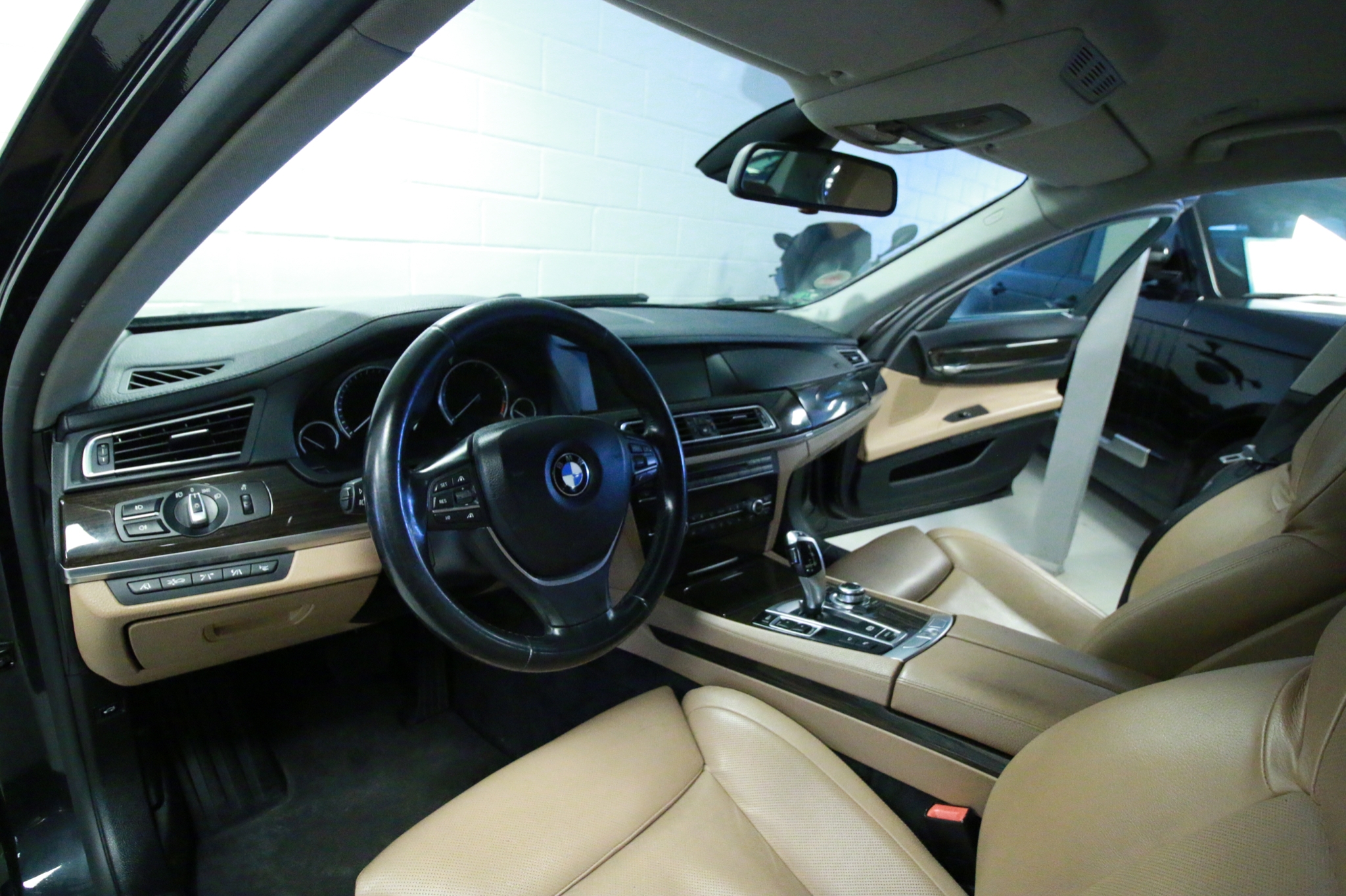 BMW 740 2010, bild 7/40