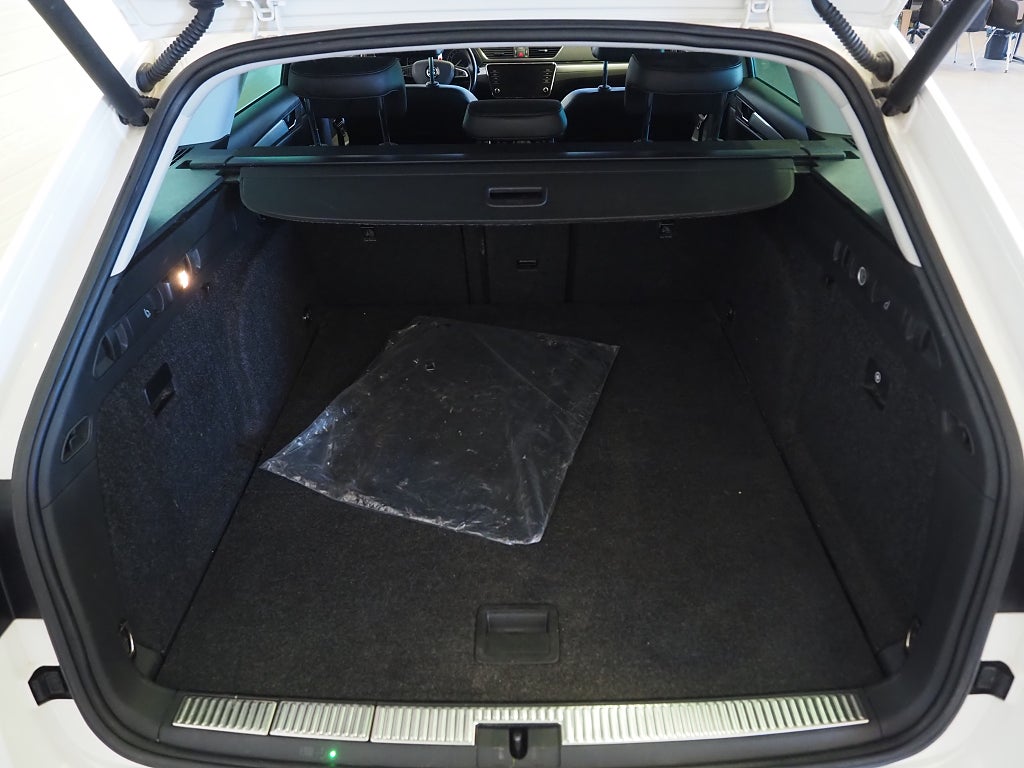 Skoda Superb 2.0 TDI 4x4 190hk Kombi Style | Drag | Värmare